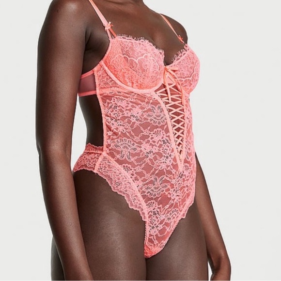Victoria’s Secret Dream Angels Peach Lace Teddy - Picture 1 of 3
